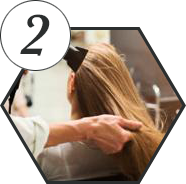 Imagen mujer secando el cabello